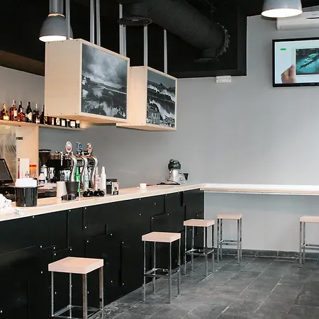 Auberge de jeunesse & Sports Cafe