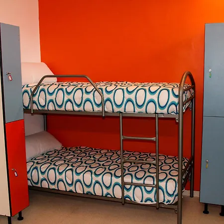 Auberge de jeunesse & Sports Cafe *