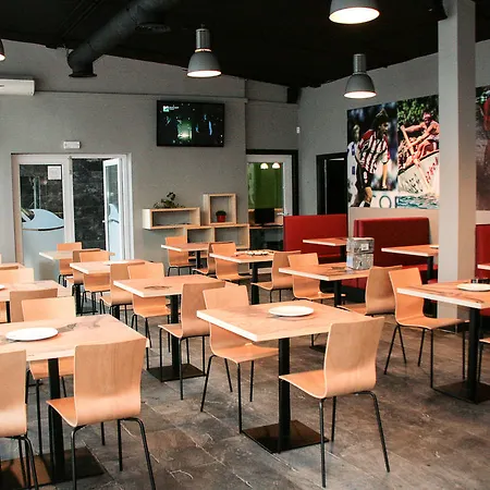 & Sports Cafe Mundaka