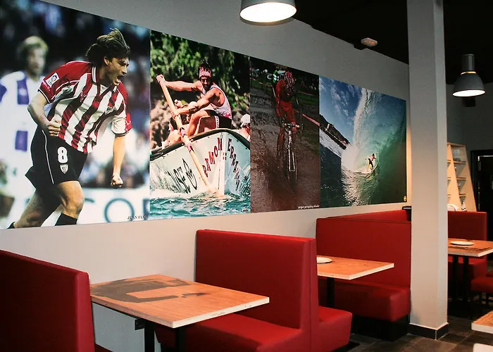 Hostel & Sports Cafe *