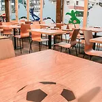 旅馆 & Sports Cafe 蒙达卡