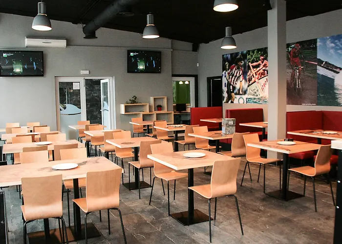 & Sports Cafe Mundaca